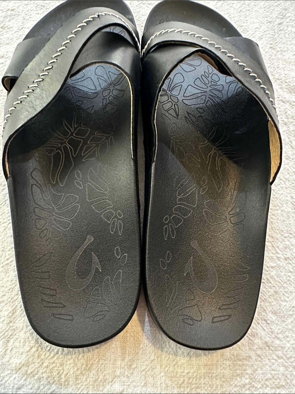 OluKai Black Leather Cross Strap Slide Sandals Women's Size 10 EUC - Picture 2 of 7
